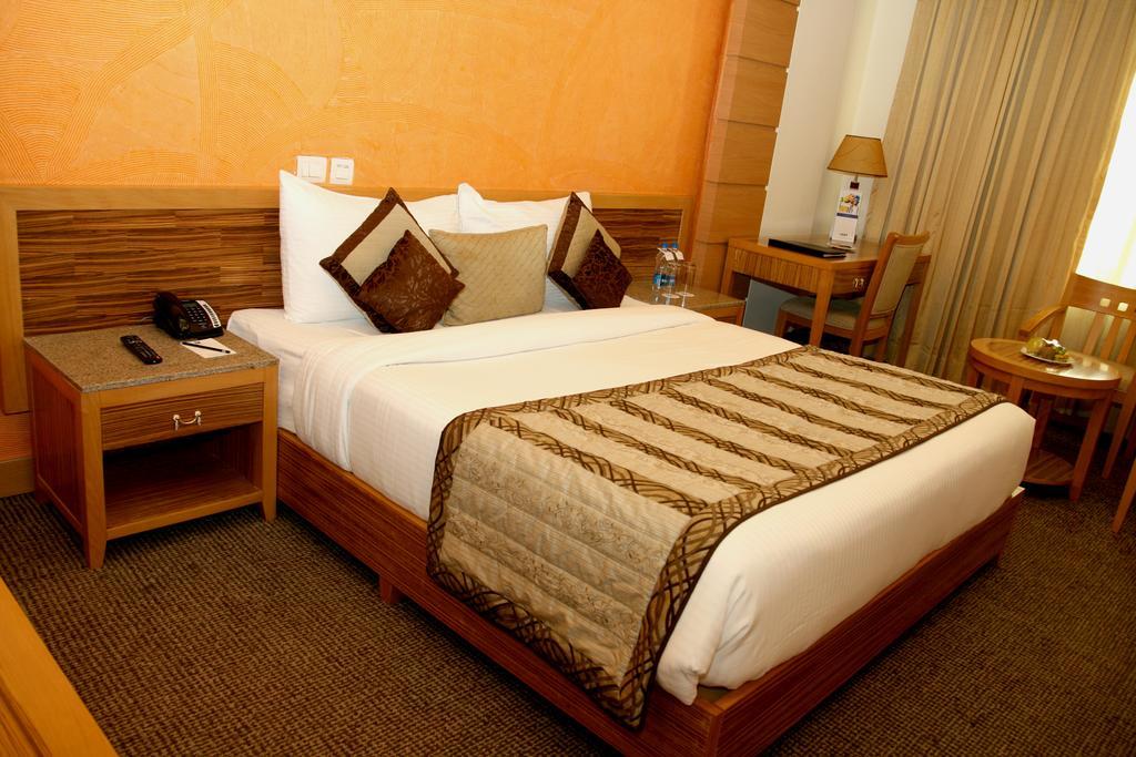 Hotel Saffron Kiran Νόιντα Εξωτερικό φωτογραφία