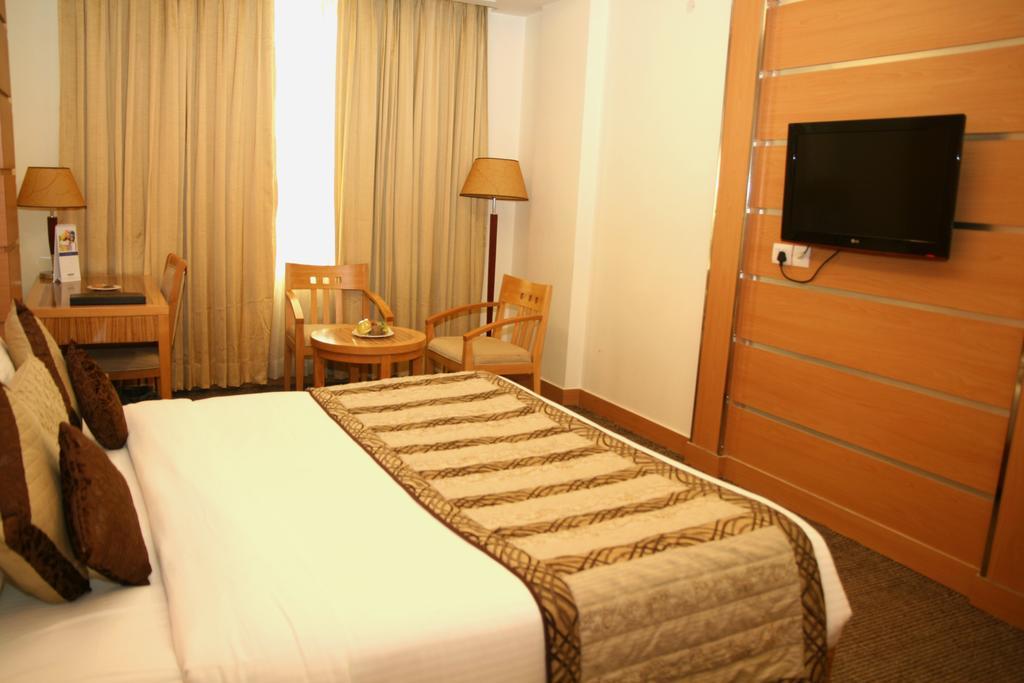 Hotel Saffron Kiran Νόιντα Εξωτερικό φωτογραφία