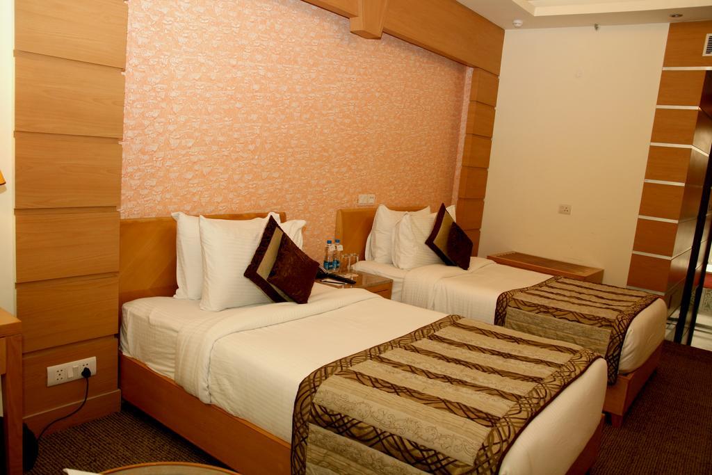 Hotel Saffron Kiran Νόιντα Εξωτερικό φωτογραφία