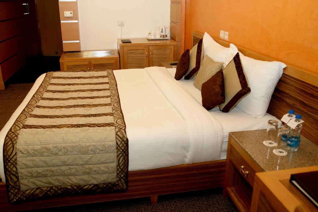 Hotel Saffron Kiran Νόιντα Εξωτερικό φωτογραφία