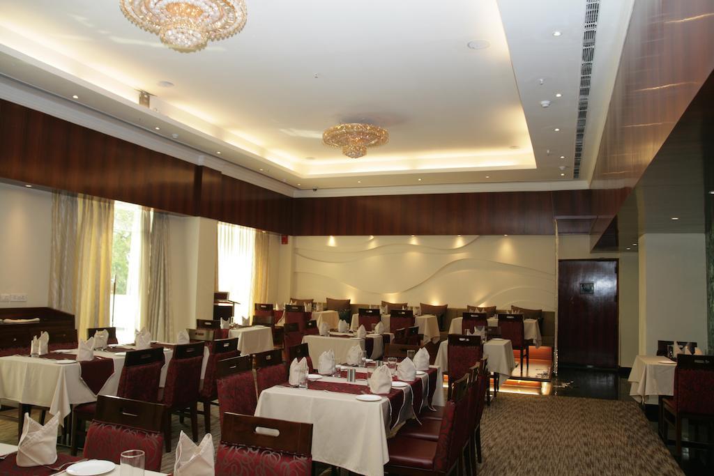 Hotel Saffron Kiran Νόιντα Εξωτερικό φωτογραφία