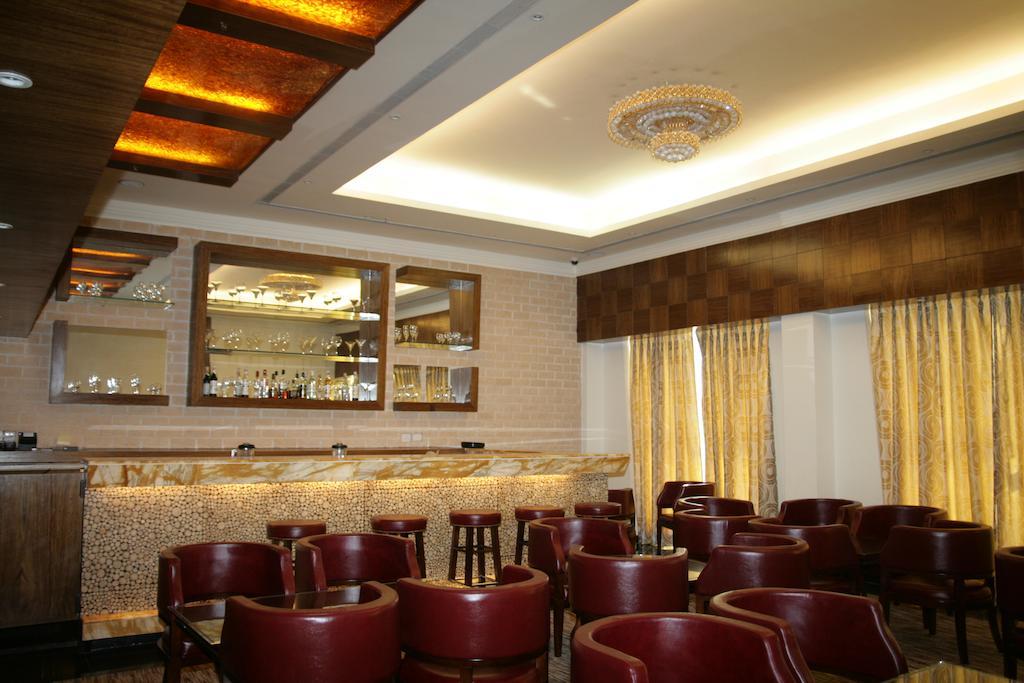 Hotel Saffron Kiran Νόιντα Εξωτερικό φωτογραφία