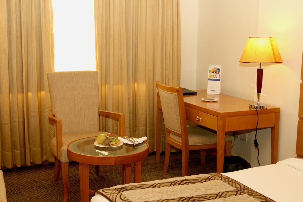 Hotel Saffron Kiran Νόιντα Εξωτερικό φωτογραφία