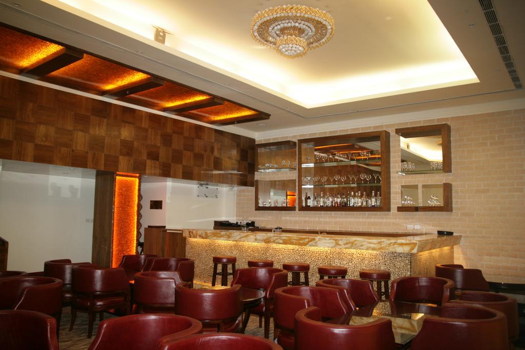 Hotel Saffron Kiran Νόιντα Εξωτερικό φωτογραφία