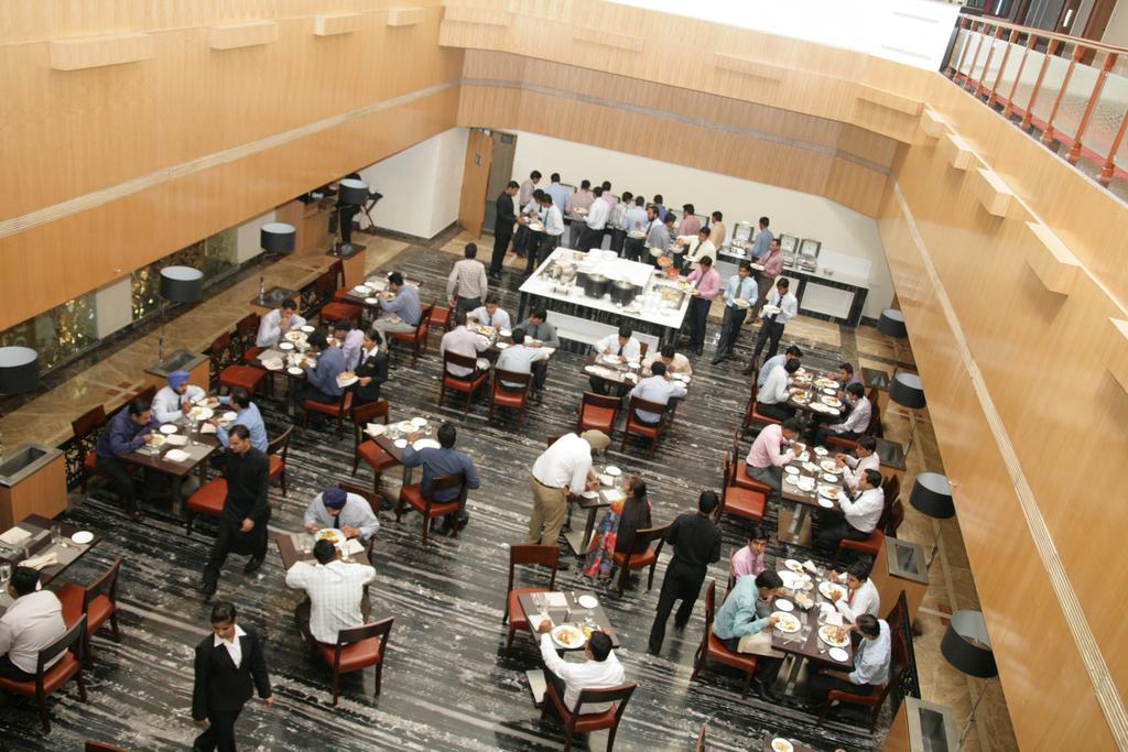 Hotel Saffron Kiran Νόιντα Εξωτερικό φωτογραφία