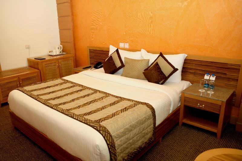 Hotel Saffron Kiran Νόιντα Εξωτερικό φωτογραφία